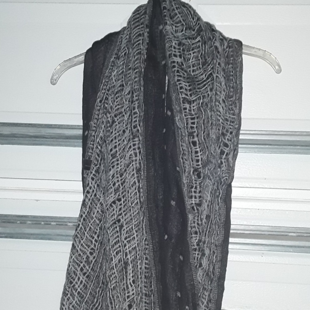 🖤 Grey and black scarf